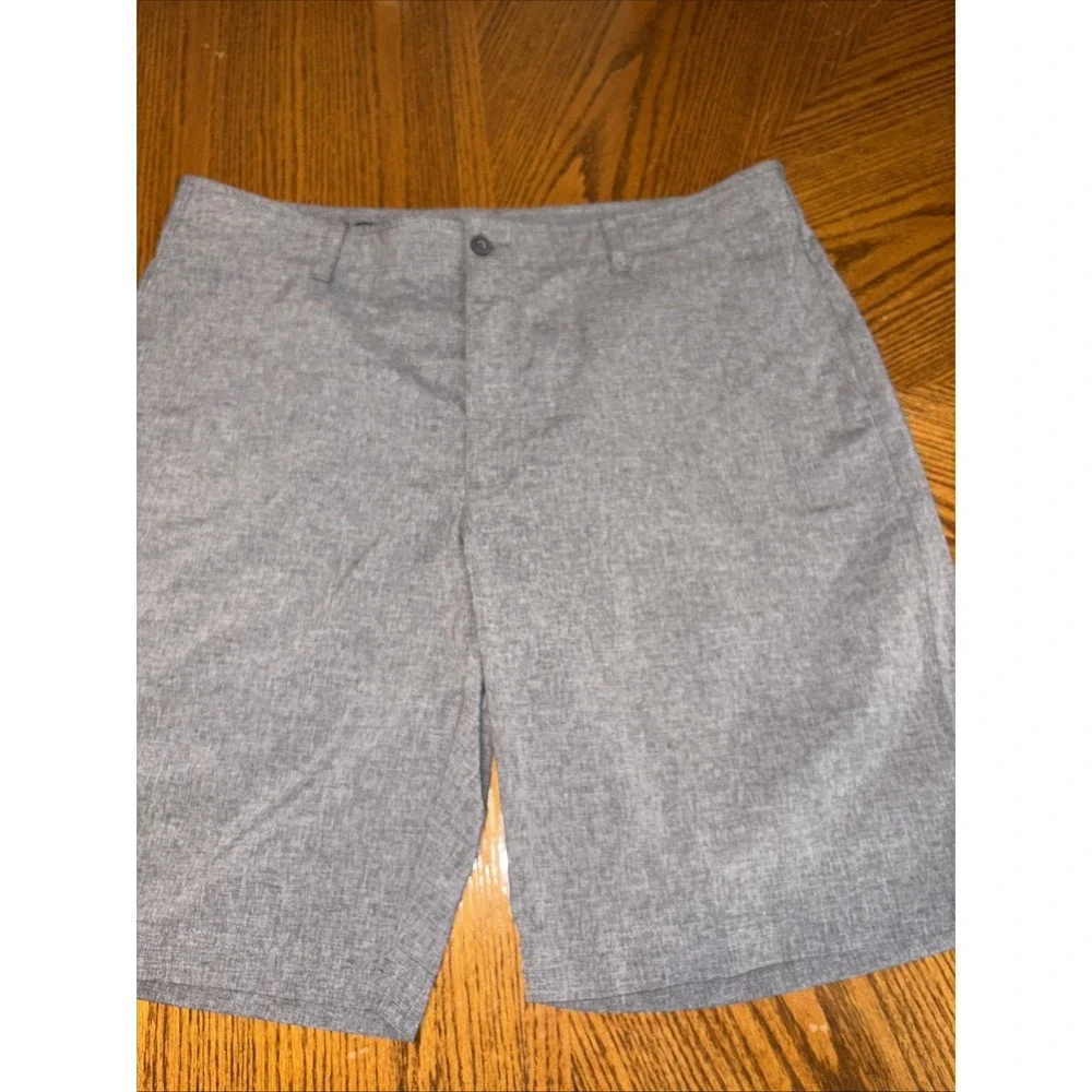 PGA Tour Mens Golf Chino Shorts Gray Lightweight Performance Zip Up Size 38‎